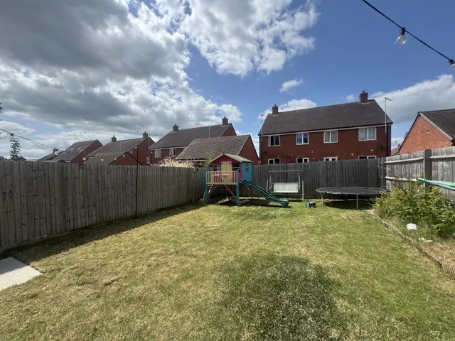 Laxton Road, Aylesbury, HP18, photo 2
