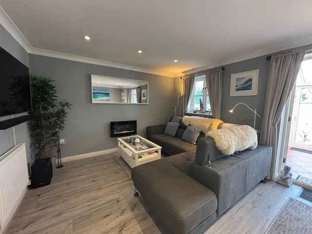 Photo 3 — Woodman Court, Shaftesbury, Dorset SP7 8PY
