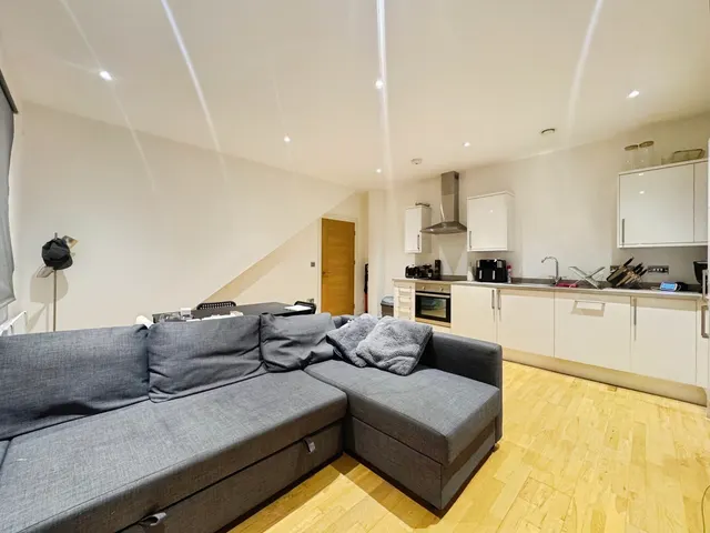 Bartley Way, Hook, RG27, photo 1