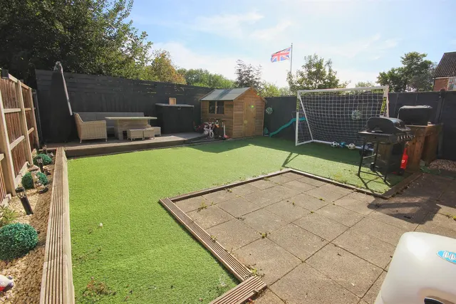 Photo 2 — Rawson Way, Hornsea