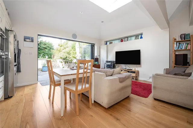 Rydal Gardens, Whitton, TW3, photo 3
