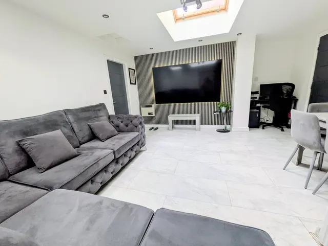 Halcyon Way, Little Horton, BD5, photo 1