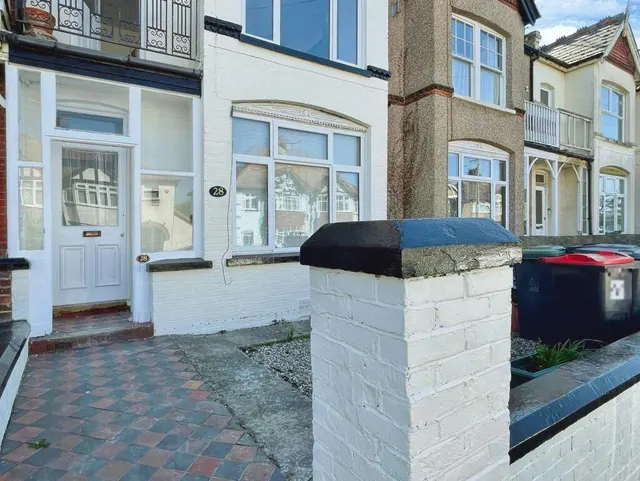 Douglas Road, Herne Bay, CT6, photo 1