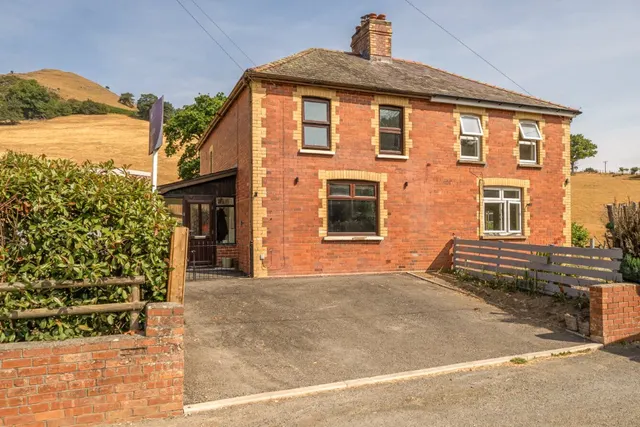 Llanfaredd, Builth Wells, Powys, LD2 3TD, photo 1
