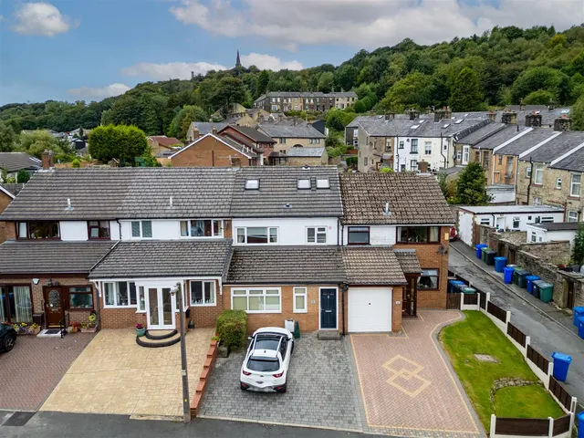 Earl Road, Ramsbottom, Bury, BL0 9EF, photo 1