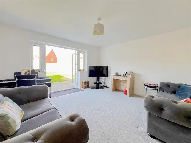 Photo 2 — Bulrush Lane, Hellingly, BN27 4FB