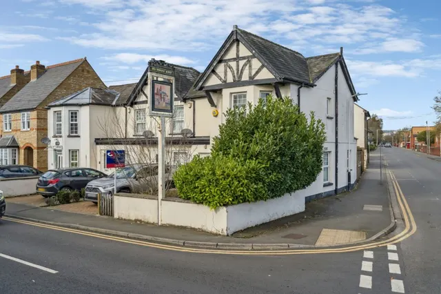 Chiltern View Road, Uxbridge, UB8, photo 1