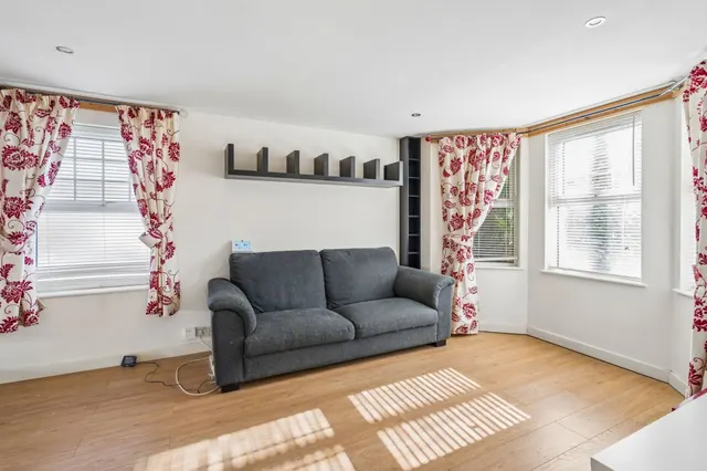 Chiltern View Road, Uxbridge, UB8, photo 2