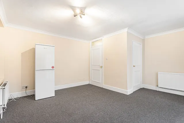 Whitehorse Lane, London, SE25, photo 2