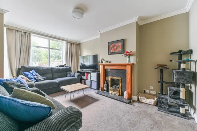 Photo 2 — 413 Davidson Road, Croydon