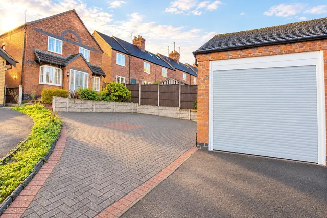 Dunnock Close, Uttoxeter, ST14, photo 1