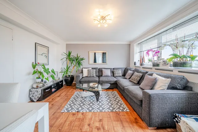 2 bedroom flat — Studley Road, Stockwell, London, SW4