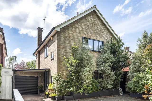 Kenton Avenue, Sunbury-On-Thames, TW16 5AS, photo 1