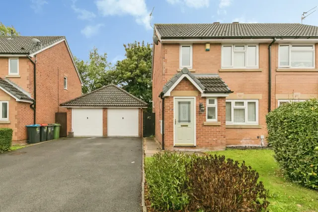 Stirling Close, Winsford, photo 1