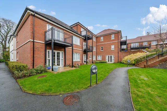 Eaves Court The Retreat, Princes Risborough, HP27, photo 2