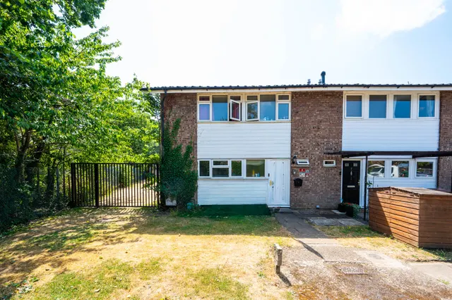 8 Robin Way, Guildford, photo 1