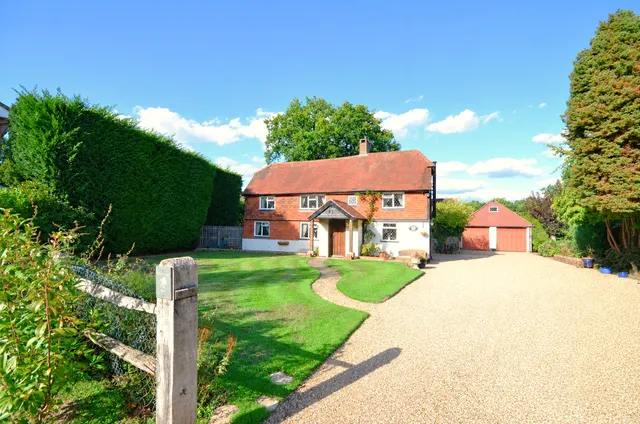 East Grinstead, RH19, photo 1