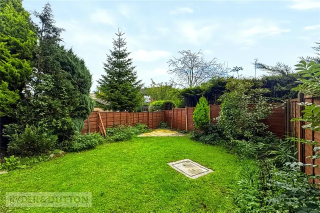 Wessex Park Close, Shaw, OL2, photo 3