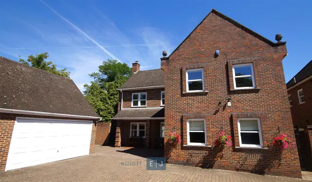 Meadow Way, Chigwell, IG7, photo 1