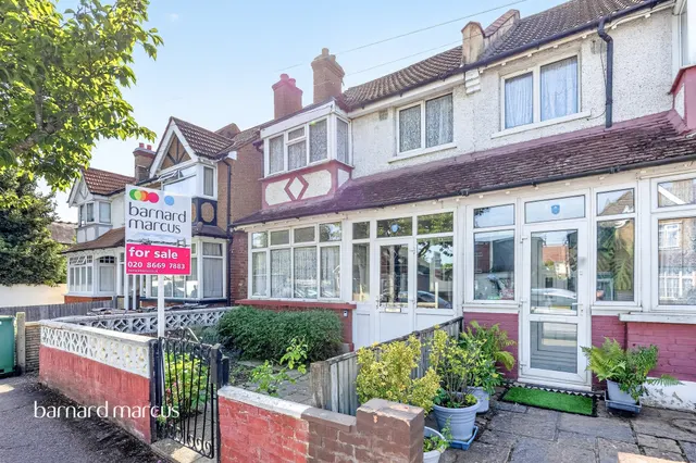 Longfield Avenue, Wallington, photo 1