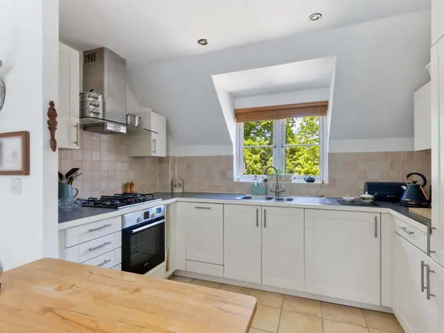 Herne Road, Petersfield, GU31, photo 3
