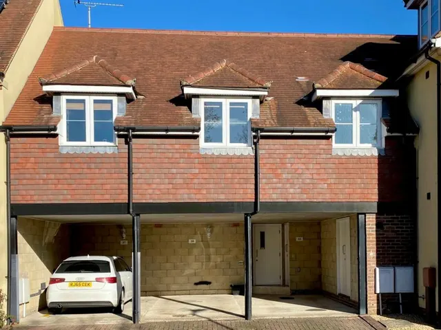 Herne Road, Petersfield, GU31, photo 1