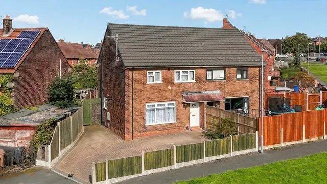 Hall Hill Drive, Stoke-On-Trent, ST2, photo 1