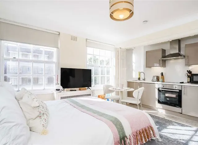 Edgware Road, Hyde Park, W2, photo 1
