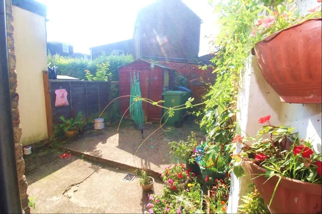 Photo 2 — Roberts Road, Watford, WD18