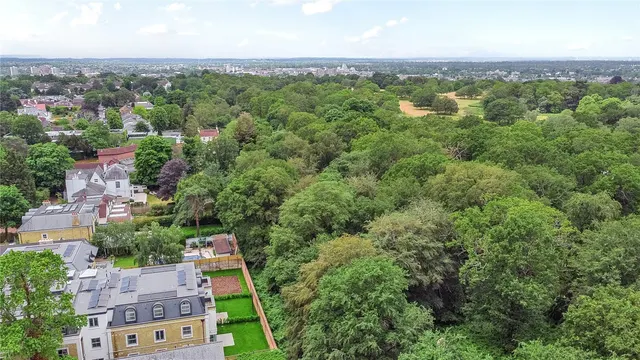 Photo 3 — Shalford Lodge, 157 Kingston Hill, Kingston-Upon-Thames, London, KT2