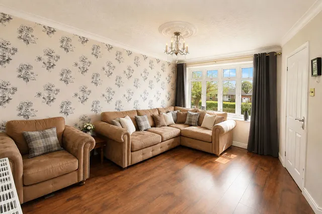 Cumberland Close, Kingswinford, DY6, photo 2