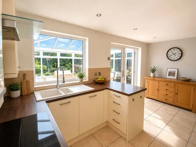 Cumberland Close, Kingswinford, DY6, photo 3
