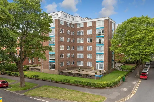 Earls Avenue, Folkestone, Kent, CT20, photo 1