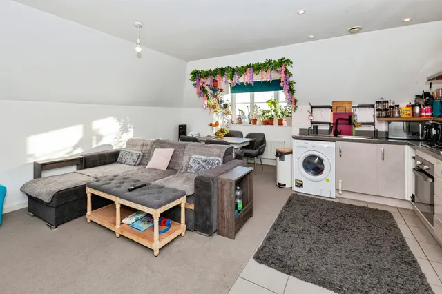 Kenyon Way, Slough, SL3, photo 2