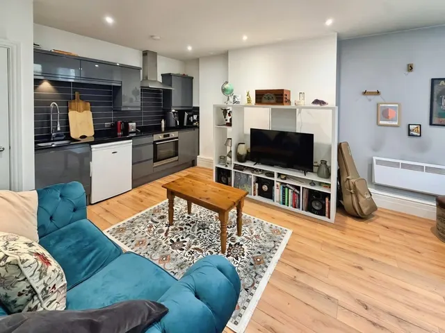East Parade, LS1, photo 1