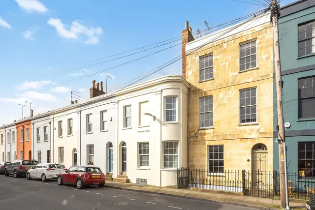 Portland Square, Cheltenham, GL52, photo 1