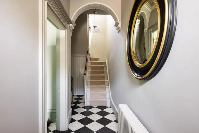 Portland Square, Cheltenham, GL52, photo 2