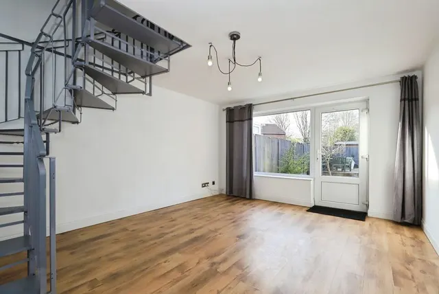 Newcott Close, Wolverhampton, WV9, photo 3