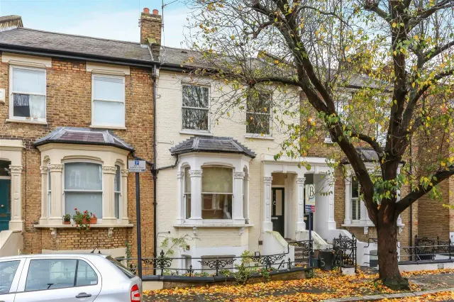 Hugo Road, London, photo 1