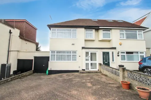 Portman Drive, Woodford Green, IG8