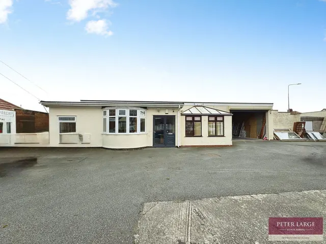 Garford Road, Rhyl, Denbighshire, LL18 3UF, photo 1