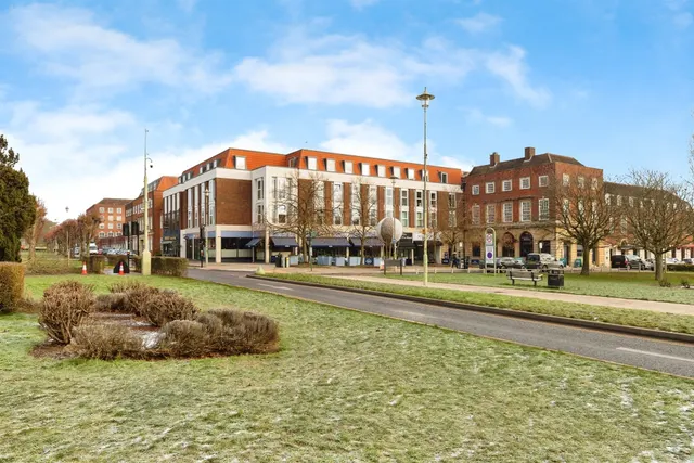 Parkway, Welwyn Garden City, photo 1