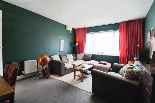 Photo 2 — Craiglee Drive, Cardiff, CF10