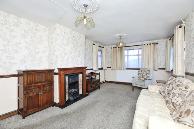 Scarborough Drive, Minster On Sea, ME12, photo 3