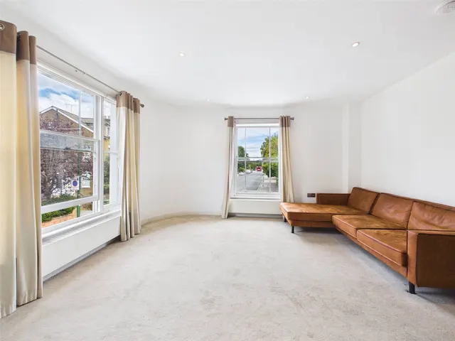 Kings Road, Richmond, TW10, photo 1