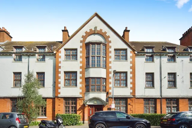 Brading Crescent, LONDON, E11, photo 1