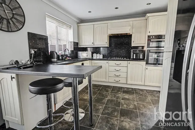 Lord Porter Avenue, Stainforth, DN7, photo 2