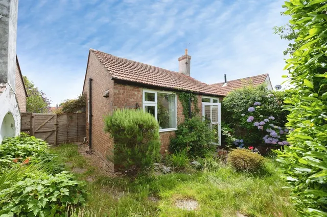 Sea Front Estate, Hayling Island, PO11, photo 1