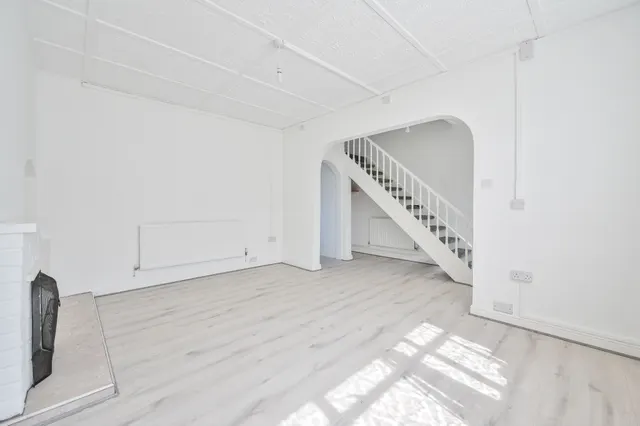Photo 3 — 40 Firhill Road, London