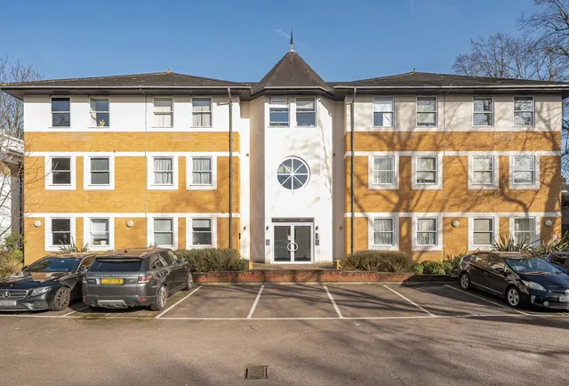 Cricket Green, Mitcham, CR4 4LB, photo 1